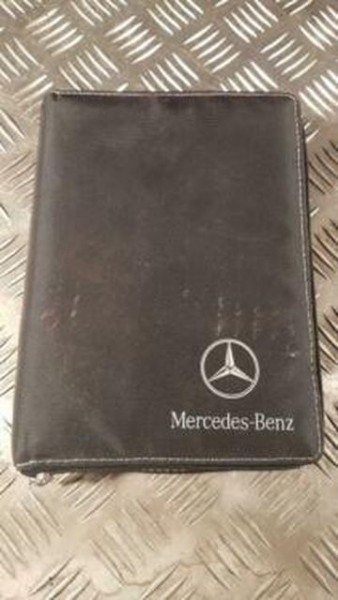 Mercedes W204 Limousine Betriebsanleitung Set 2045840781, 2045841681 UK-Englisch Edition